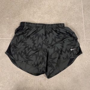 2/15 Nike Tempo Shorts size youth L